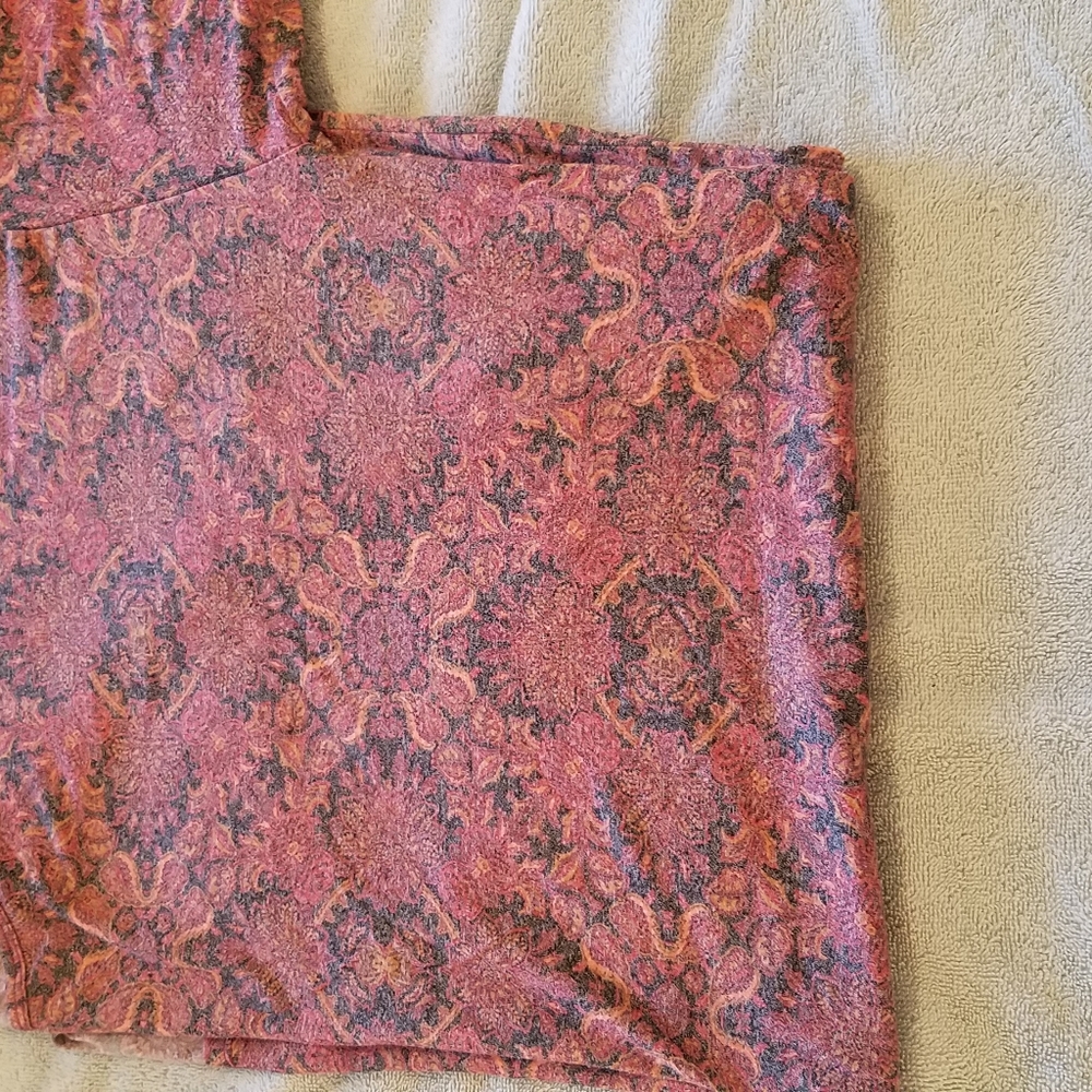 Lularoe hi lo shirt